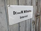 Emaille tekstbord reclamebord Dr.med.W.Wilhelms internist, Ophalen