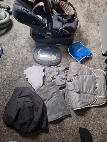Maxi-Cosi Pebble + Accessoires beschikbaar voor biedingen