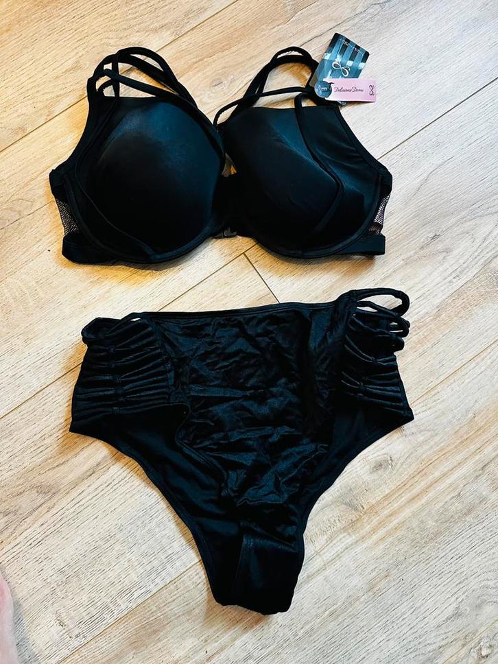 Prachtige bikini met beugels en speelse bandjes, nieuw 80F, Kleding | Dames, Badmode en Zwemkleding, Zo goed als nieuw, Bikini