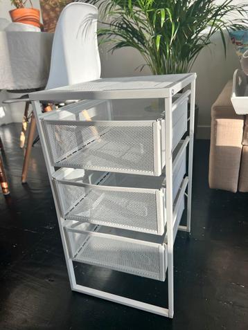 Ikea Opbergkastje met Wieltjes beschikbaar voor biedingen