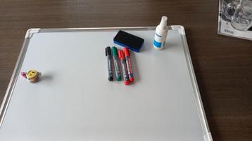 Whiteboard 45x60 cm met toebehoren  beschikbaar voor biedingen