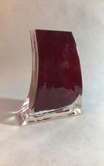 Vaas van rood glas. Handgemaakt, in de vorm van een boomstam, Glas, Ophalen of Verzenden, Zo goed als nieuw, Rood