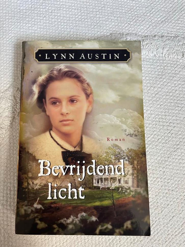 Bevrijdend Licht - Lynn Austin Roman, Boeken, Romans, Zo goed als nieuw, Amerika, Ophalen of Verzenden