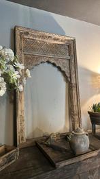 Houten lijst uit india, Ophalen