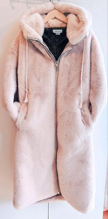 Elegant White Faux Fur Long Coat with Hood – Warm & Chic beschikbaar voor biedingen