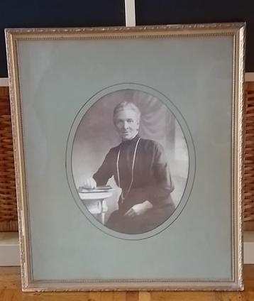 Foto Vroeger Statige Vrouw Oma beschikbaar voor biedingen
