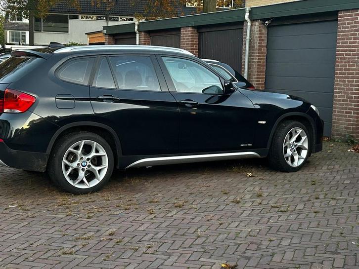 BMW X1 2.0 Sdrive 18I AUT 2011 Zwart, Auto's, BMW, Particulier, X1, ABS, Airbags, Airconditioning, Alarm, Bluetooth, Boordcomputer