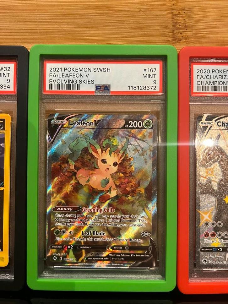 Leafeon V #167 Evolving Skies PSA 9, Hobby en Vrije tijd, Verzamelkaartspellen | Pokémon, Zo goed als nieuw, Ophalen of Verzenden