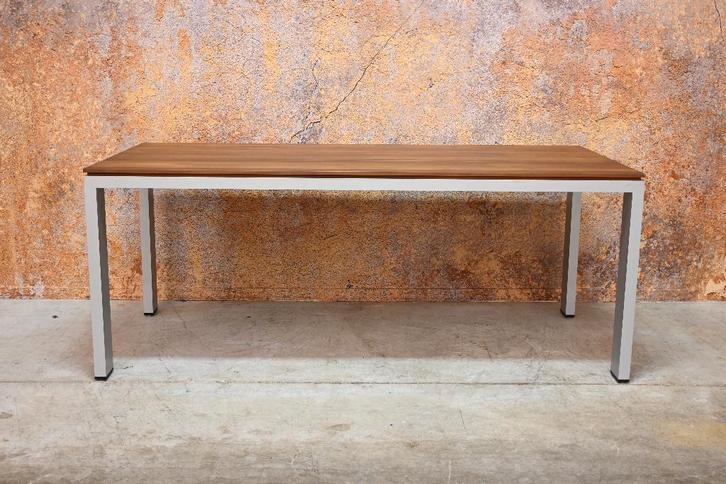 ZGANieuw! fraaie notenhouten Arco Graphic design tafel, Huis en Inrichting, Tafels | Eettafels, Zo goed als nieuw, 50 tot 100 cm