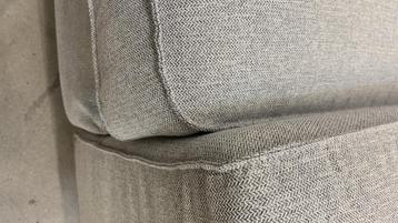 Grijze IKEA KIVIK 3-zitsbank – comfortabel en stijlvol - afbeelding 2