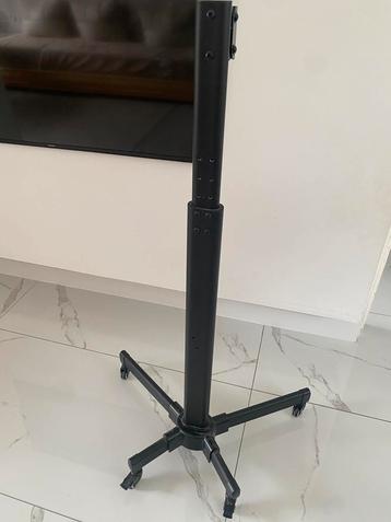 Tv standaard  beschikbaar voor biedingen
