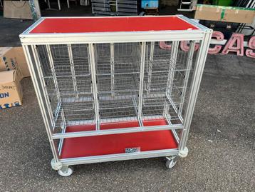 Magazijnkar met manden verrijdbaar volledig aluminium beschikbaar voor biedingen