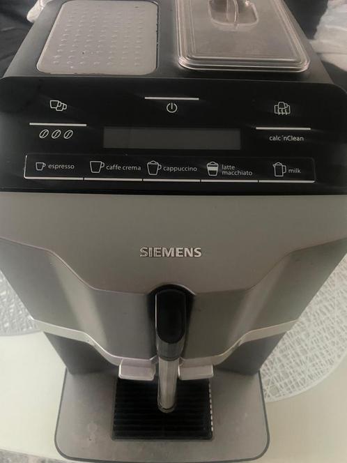 Siemens EQ.300 Volautomatische Espressomachine, Witgoed en Apparatuur, Koffiezetapparaten, Zo goed als nieuw, Koffiebonen, Koffiemachine