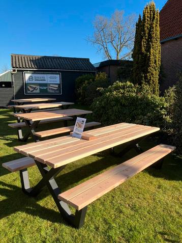 Picknicktafel picknickbank stalen poten en douglas balken beschikbaar voor biedingen