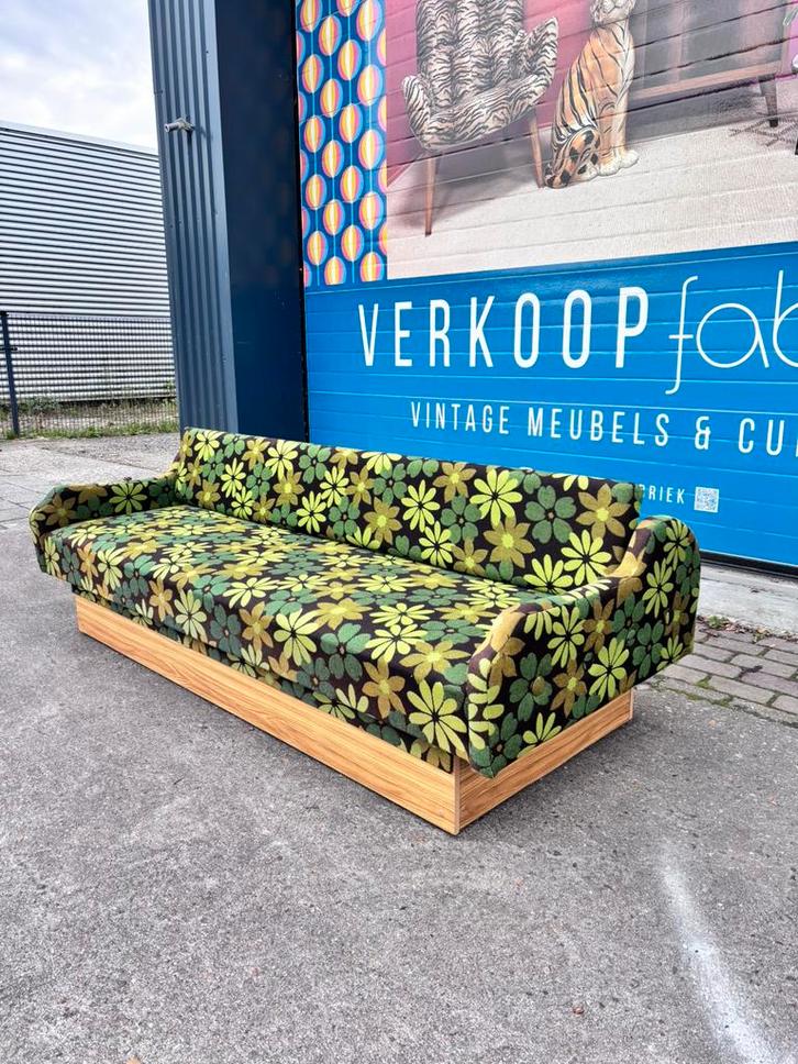 Vintage bank slaapbank gebloemd space age, Huis en Inrichting, Slaapkamer | Slaapbanken, Gebruikt, Tweepersoons, Ophalen