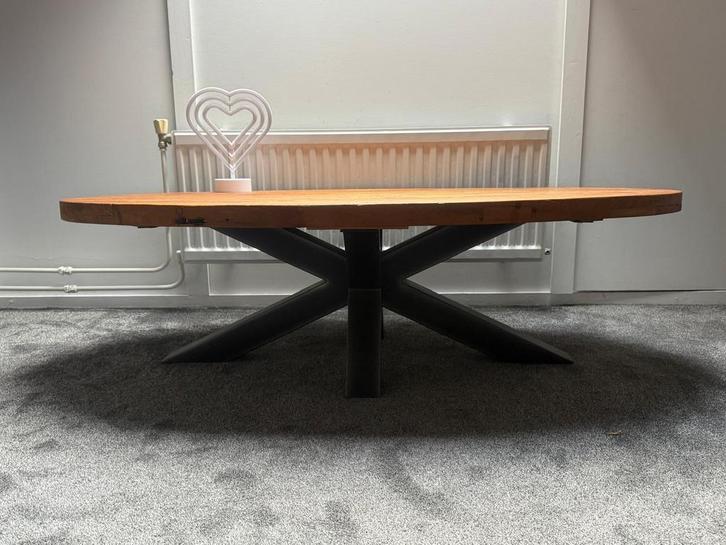 Ovale houten salontafel met metalen onderstel, Huis en Inrichting, Tafels | Salontafels, Ophalen