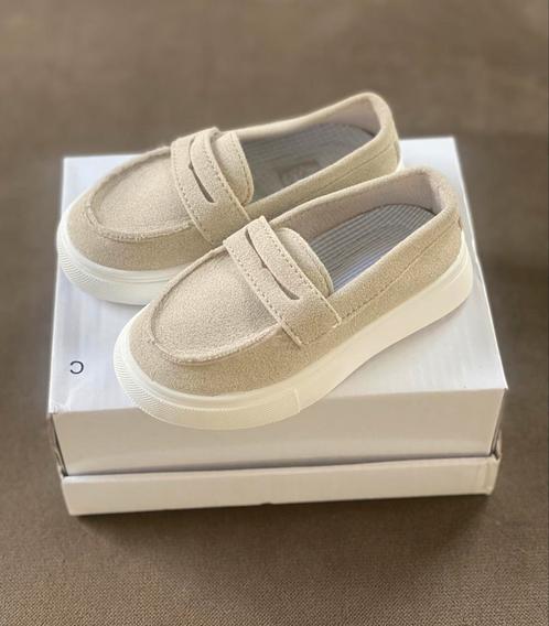 Loafers Moccasins baby Nude Beige suede maat 21, Kinderen en Baby's, Babykleding | Schoentjes en Sokjes, Nieuw, Jongetje of Meisje