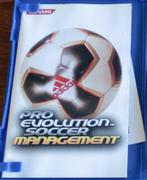 Pro Evolution Soccer Management  Alleen boekjes 1,00, Ophalen of Verzenden, Zo goed als nieuw, Sport, 3 spelers of meer