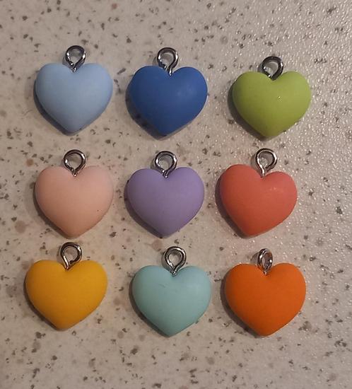 Gekleurde hartjes bedel "nieuw", Hobby en Vrije tijd, Kralen en Sieraden maken, Nieuw, Bedel, Ophalen of Verzenden