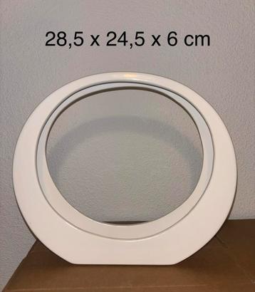 Witte Decoratieve Ring beschikbaar voor biedingen