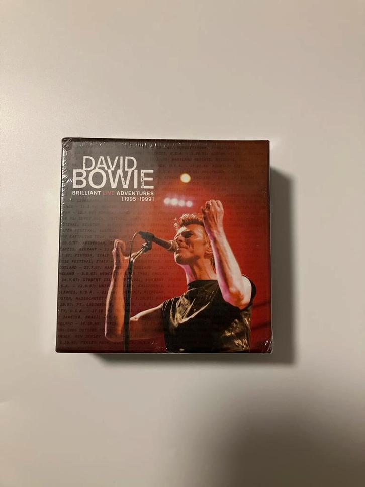 David Bowie - box Brilliant Live Adventures (1995-1999), Cd's en Dvd's, Cd's | Rock, Nieuw in verpakking, Alternative, Ophalen of Verzenden