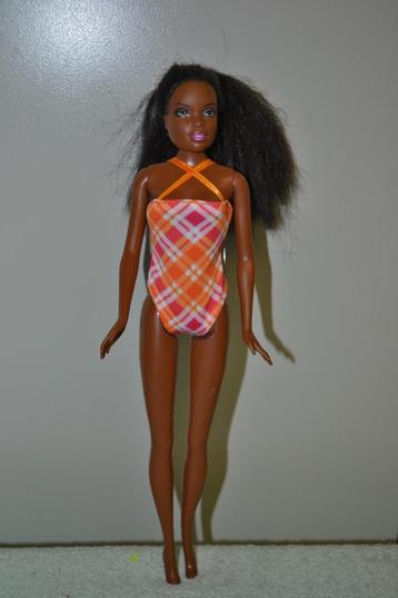 Mooie bruine mattel barbie pop met originele kleding NR 6553 beschikbaar voor biedingen