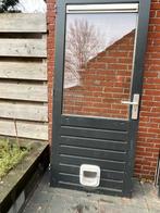 Achterdeur met kattenluik, Doe-het-zelf en Verbouw, Gebruikt, 80 tot 100 cm, Ophalen of Verzenden, 200 tot 215 cm