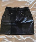 H&M suède/imitatieleder rokje maat XS, Kleding | Dames, Rokken, Verzenden, Nieuw, Maat 34 (XS) of kleiner, Boven de knie