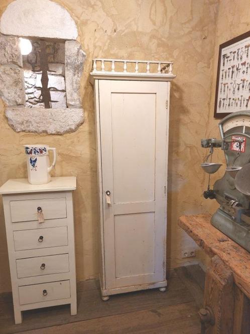 aparte smalle oude kast, Antiek en Kunst, Curiosa en Brocante, Ophalen