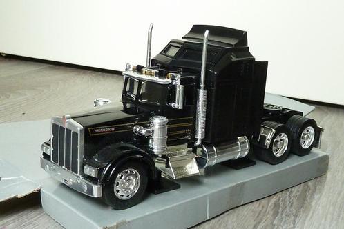 KENWORTH W900 Truck (NewRay 1:32), Hobby en Vrije tijd, Modelauto's | 1:32, Zo goed als nieuw, Bus of Vrachtwagen, Overige merken