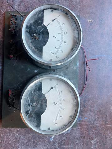 Antieke Volt Ampere meter beschikbaar voor biedingen