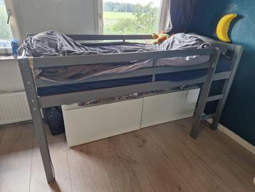 Halfhoogslaper 90x200 (exclusief matras) beschikbaar voor biedingen