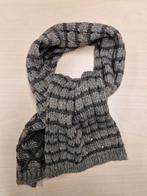 Leuke en warme grijze sjaal - In nieuwstaat, Ophalen of Verzenden, Zo goed als nieuw, Sjaal