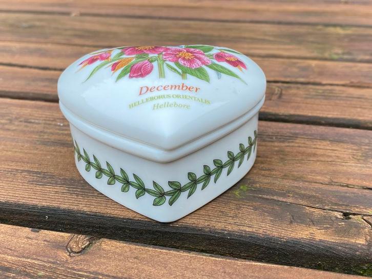 Doosje in hart vorm december Portmeirion, Huis en Inrichting, Keuken | Servies, Zo goed als nieuw, Overige stijlen, Keramiek, Ophalen of Verzenden