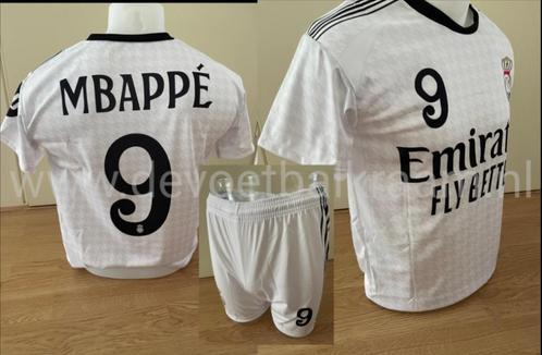 MBAPPÈ VOETBAL TENUE  2025 thuiskleur wit - uitkl oranje, Sport en Fitness, Voetbal, Nieuw, Set, Maat XS of kleiner, Ophalen of Verzenden
