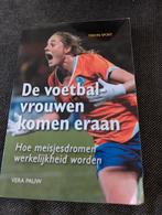 W. de Lang - De voetbalvrouwen komen eraan, W. de Lang; V. Pauw, Ophalen of Verzenden, Zo goed als nieuw, Balsport