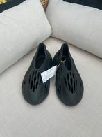 Adidas Yeezy Foam Runner maat 42 Onyx, Kleding | Heren, Schoenen, Ophalen of Verzenden, Nieuw, Zwart