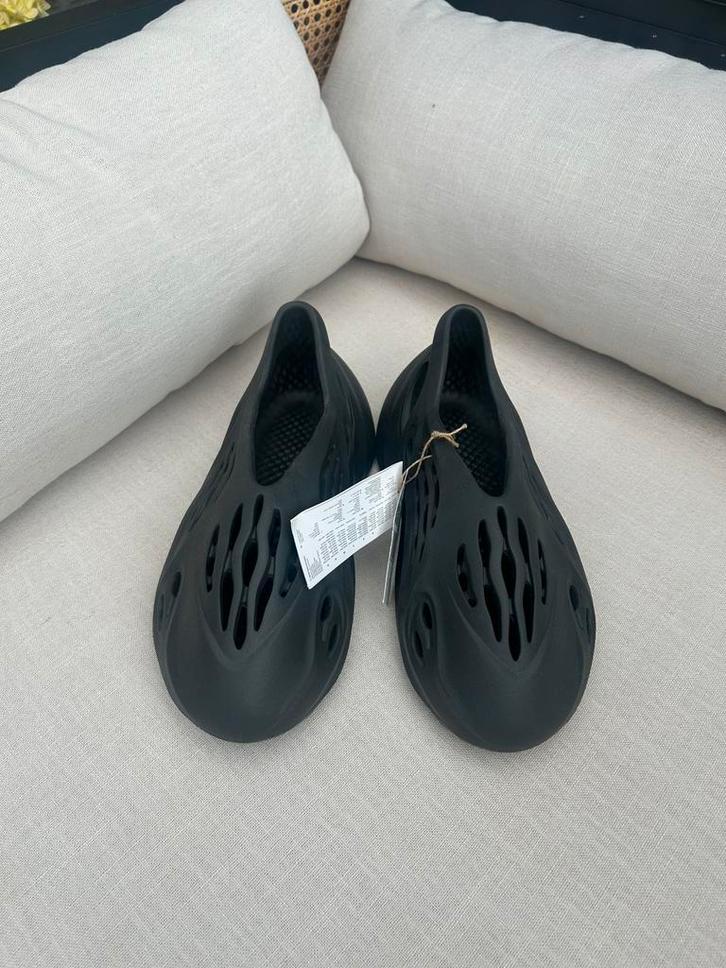 Adidas Yeezy Foam Runner maat 42 Onyx, Kleding | Heren, Schoenen, Nieuw, Zwart, Ophalen of Verzenden