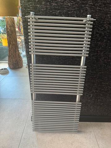 Design radiator m handoekenrek rvs perfecte staat beschikbaar voor biedingen