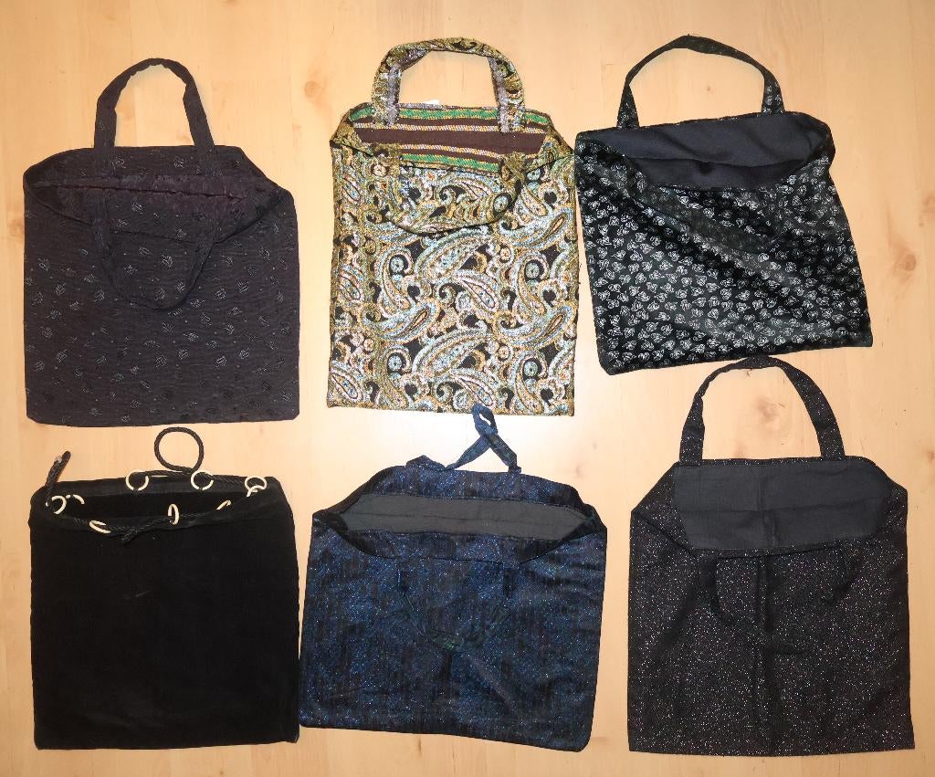 22 x retro / vintage, fraaie karbies; folklore klederdracht, Antiek en Kunst, Antiek | Kleden en Textiel, Ophalen of Verzenden