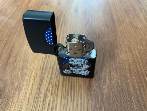 Benzineaansteker in Zippo-stijl – skull design (doodskop), Verzamelen, Rookartikelen, Aanstekers en Luciferdoosjes, Nieuw, Aansteker