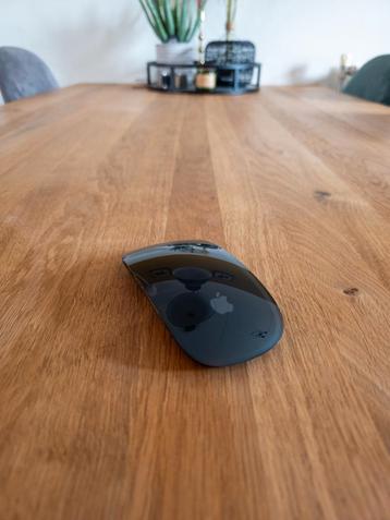 Zwarte Apple Magic Mouse (A1657) – Zo goed als nieuw!! beschikbaar voor biedingen