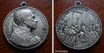Christelijke oude medaille met paus Pius XII., Postzegels en Munten, Overige materialen, Buitenland, Verzenden