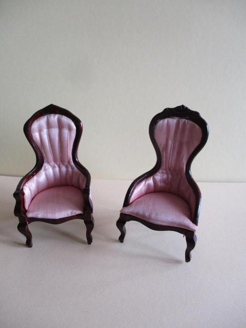 poppenhuis twee mooie stoelen, Verzamelen, Poppenhuizen en Toebehoren, Zo goed als nieuw, Decoratie, Ophalen of Verzenden