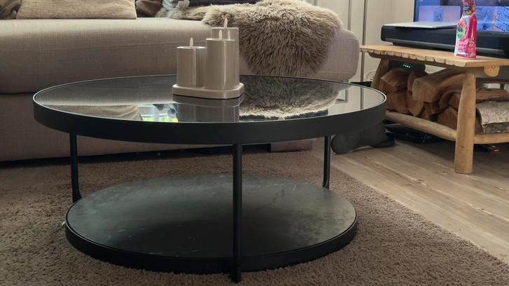 Moderne ronde salontafel – zwart staal, glas & marmerlook, Huis en Inrichting, Tafels | Salontafels, Zo goed als nieuw, Minder dan 50 cm