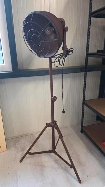 Industriële tripod vloerlamp – spotlight vintage look
 beschikbaar voor biedingen