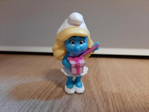 Smurfin met cadeautje mcdonalds De Smurfen, Verzamelen, Smurfen, Smurfin, Ophalen of Verzenden