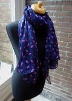 Donker blauwe sjaal roze mondjes/lippen 140 x140 cm, Verzenden, Gedragen, Maat 46/48 (XL) of groter, Sjaal