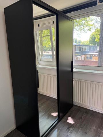 Kledingkast met schuifdeur en spiegel (205x120x58)