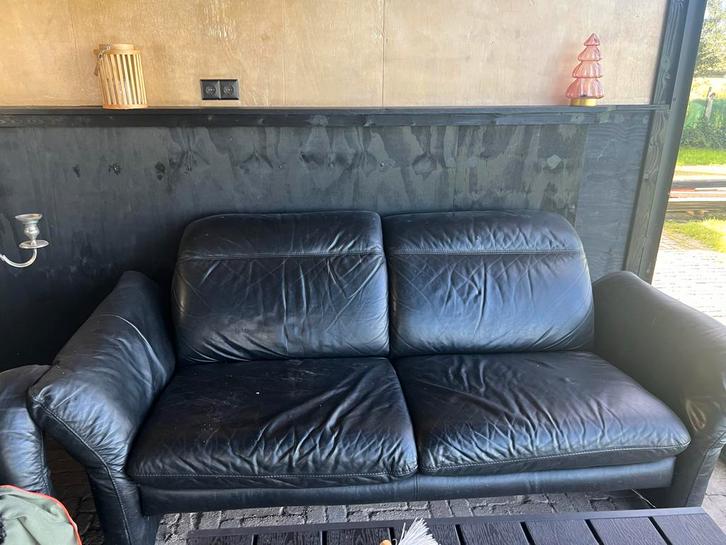 Zwart leren bank (2+3 zits) - Gratis af te halen!, Huis en Inrichting, Banken | Bankstellen, Gebruikt, Rechte bank, Vierpersoons of meer